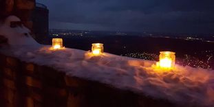 Festungsruine Hohenneuffen, Event, Kerzen auf der Mauer