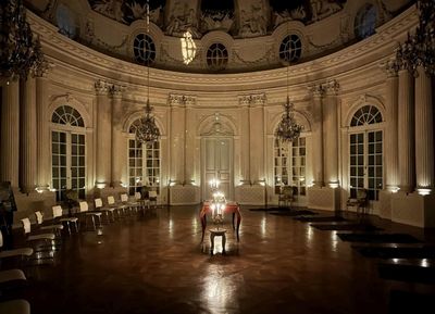 Schloss Solitude, Innen, Nachtführung im Kerzenschein